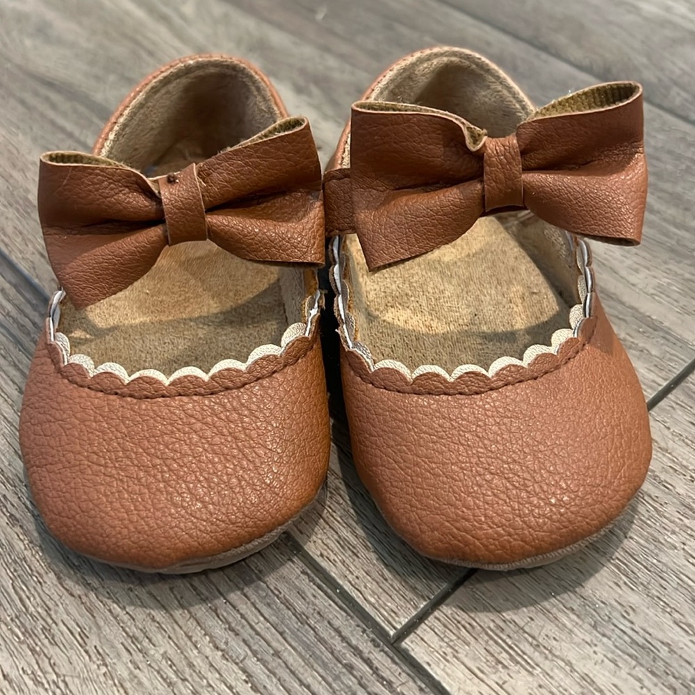 Baby Girl Mary Jane Style Shoes - Like New - Size 2